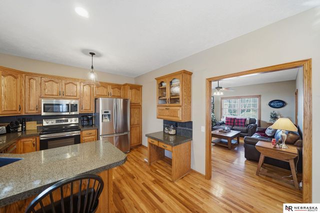 9437 Oakville Road, Lincoln, NE 68526