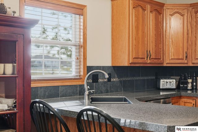 9437 Oakville Road, Lincoln, NE 68526