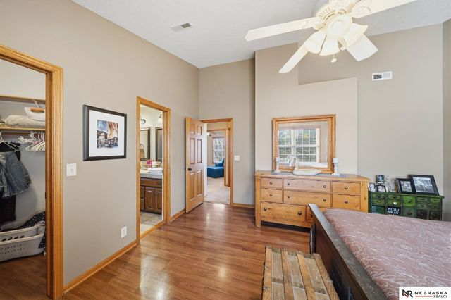 9437 Oakville Road, Lincoln, NE 68526