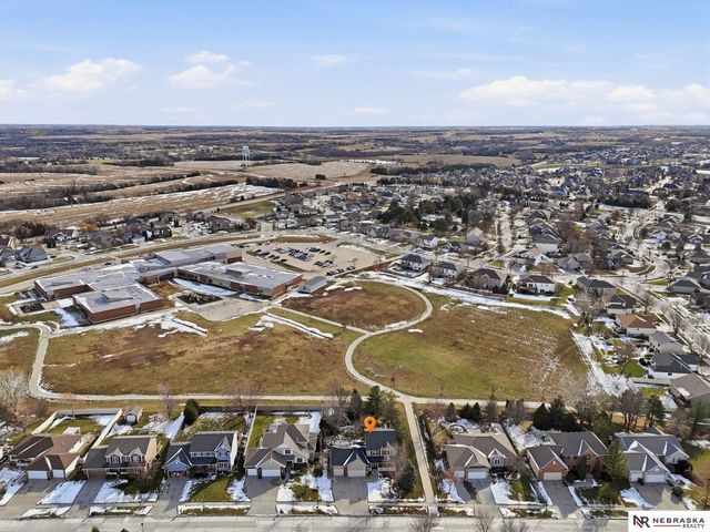 9437 Oakville Road, Lincoln, NE 68526
