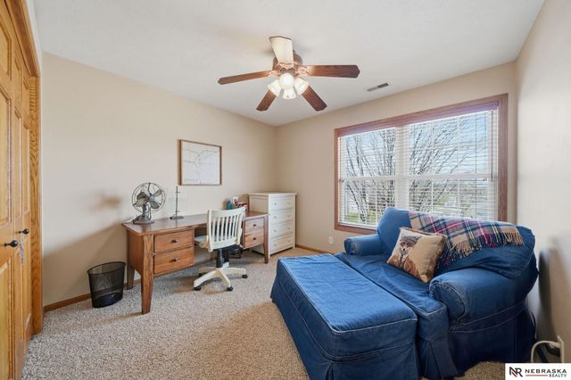 9437 Oakville Road, Lincoln, NE 68526