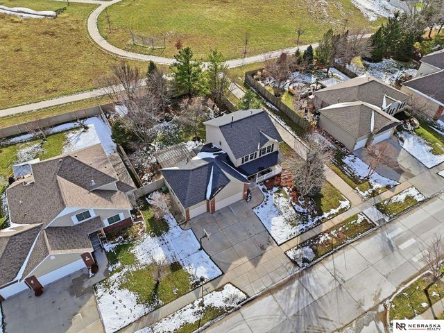 9437 Oakville Road, Lincoln, NE 68526