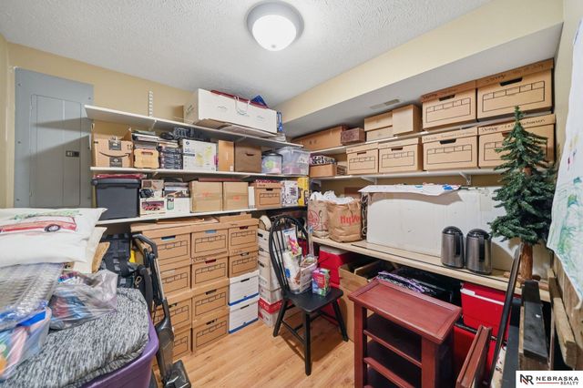 9437 Oakville Road, Lincoln, NE 68526