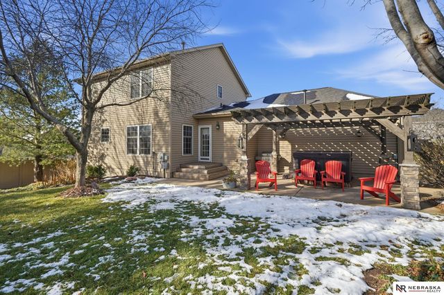 9437 Oakville Road, Lincoln, NE 68526
