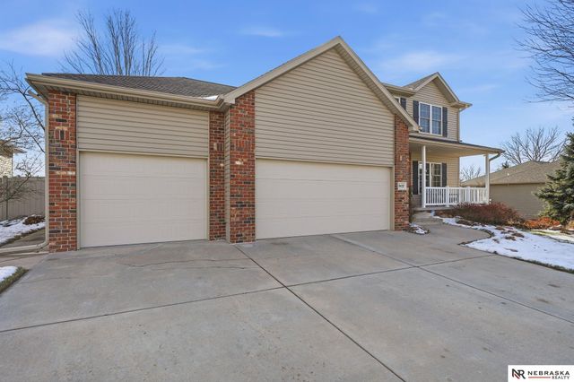 9437 Oakville Road, Lincoln, NE 68526