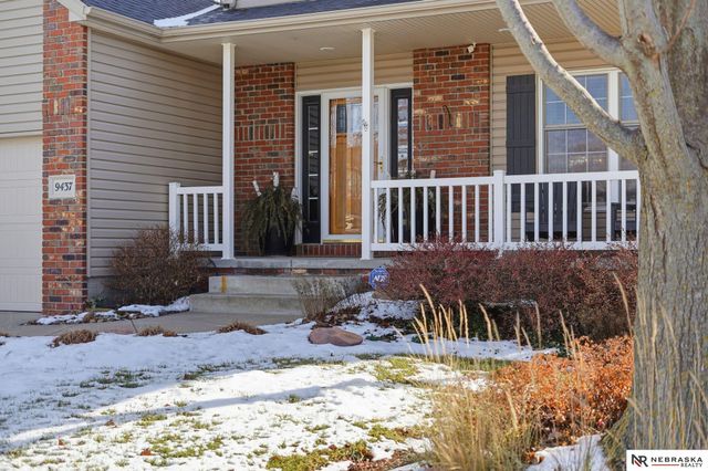 9437 Oakville Road, Lincoln, NE 68526