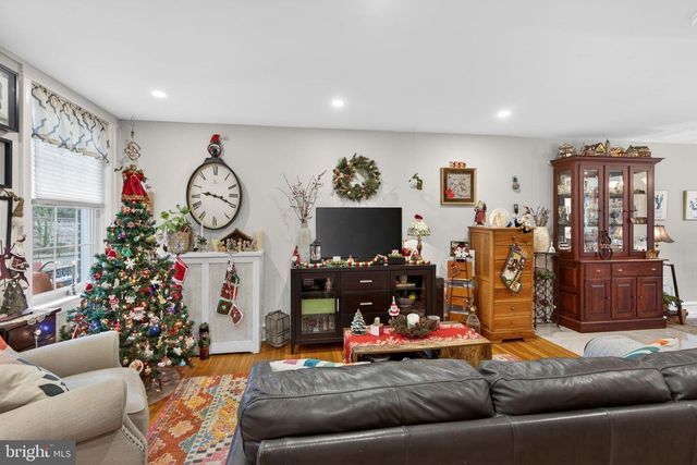 7704 ARDLEIGH ST, Philadelphia, PA 19118