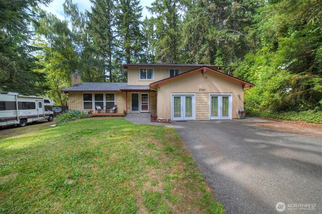 1700 NW Marmot Ct, Silverdale, WA 98383