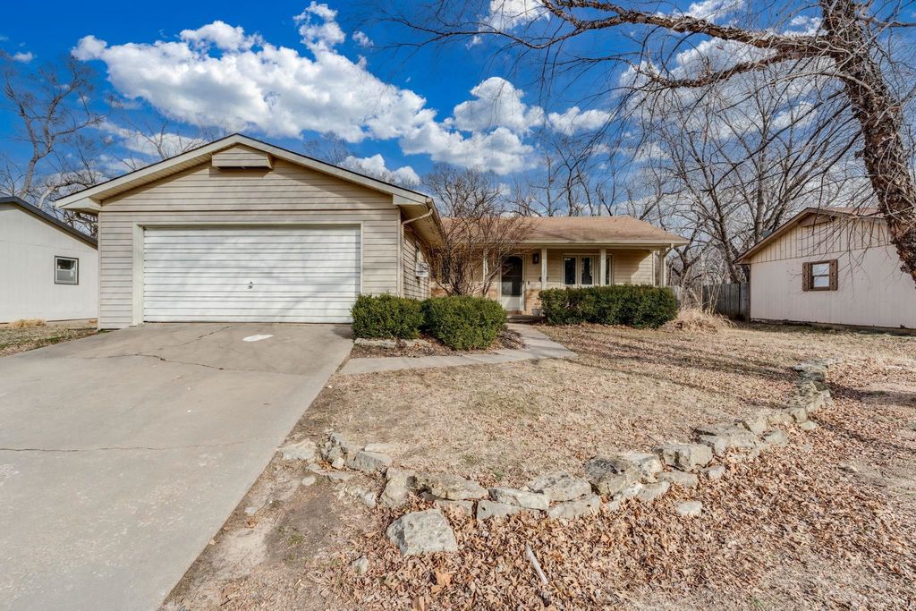 1302 N Taylor St, El Dorado, KS 67042