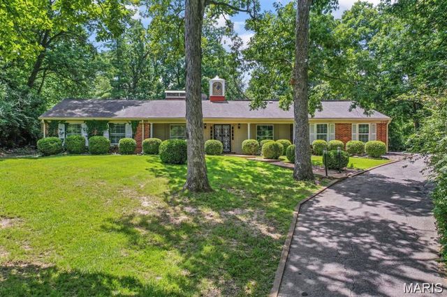 8 Balcon Estate, Creve Coeur, MO 63141