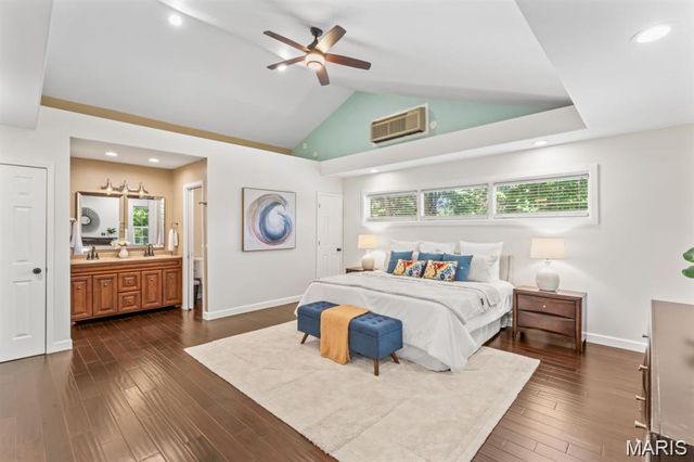 8 Balcon Estate, Creve Coeur, MO 63141