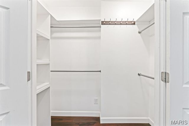 8 Balcon Estate, Creve Coeur, MO 63141