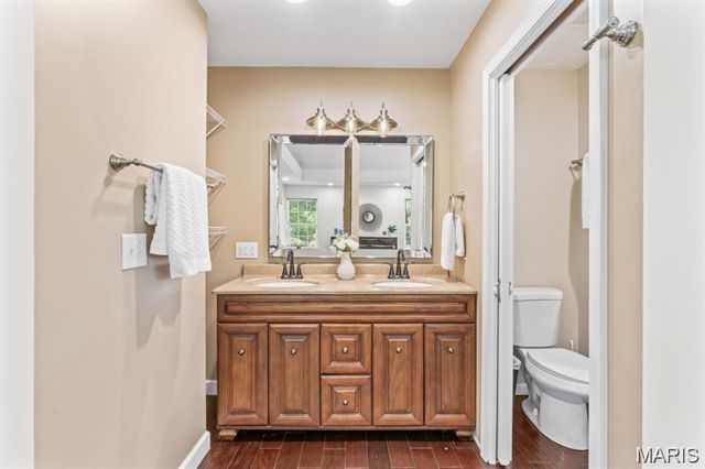 8 Balcon Estate, Creve Coeur, MO 63141