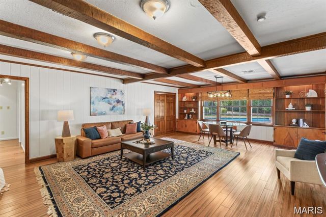 8 Balcon Estate, Creve Coeur, MO 63141