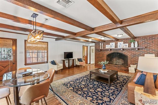 8 Balcon Estate, Creve Coeur, MO 63141