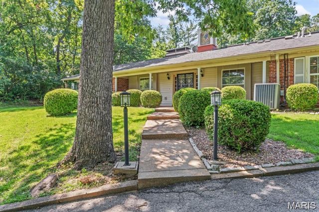 8 Balcon Estate, Creve Coeur, MO 63141