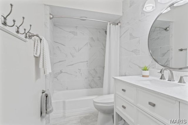 8 Balcon Estate, Creve Coeur, MO 63141