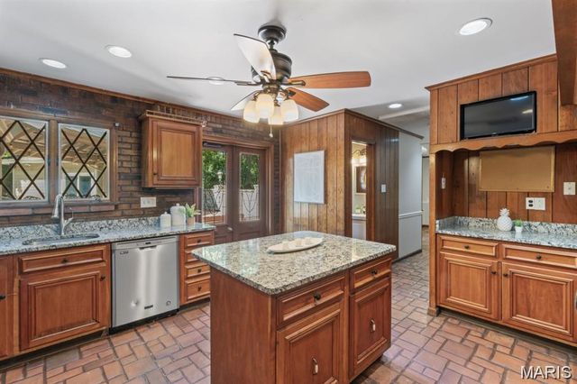 8 Balcon Estate, Creve Coeur, MO 63141