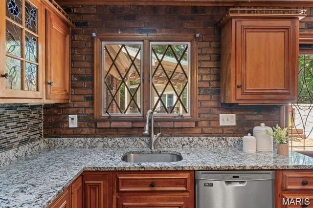 8 Balcon Estate, Creve Coeur, MO 63141