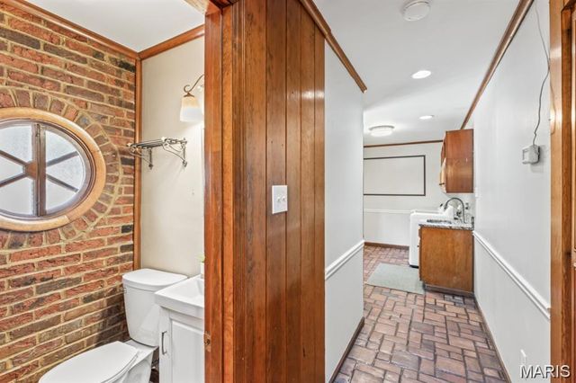 8 Balcon Estate, Creve Coeur, MO 63141