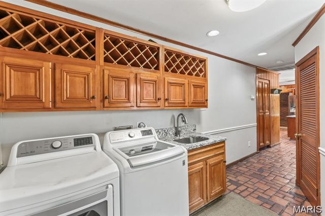 8 Balcon Estate, Creve Coeur, MO 63141