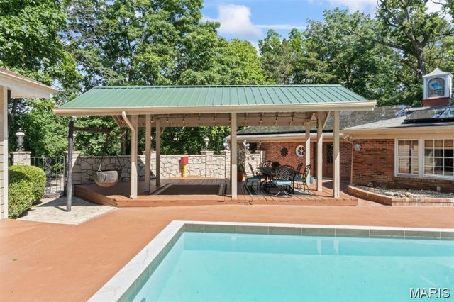 8 Balcon Estate, Creve Coeur, MO 63141