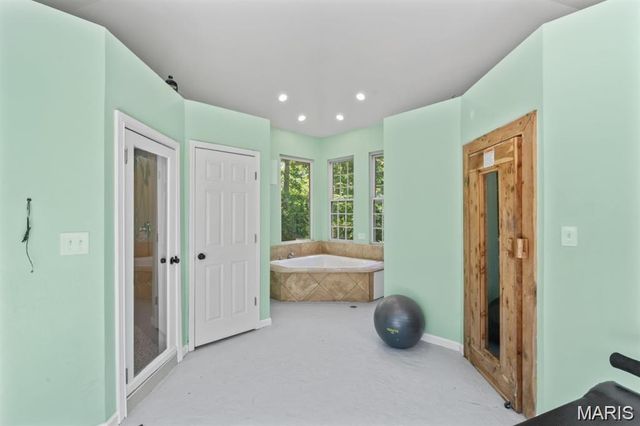 8 Balcon Estate, Creve Coeur, MO 63141