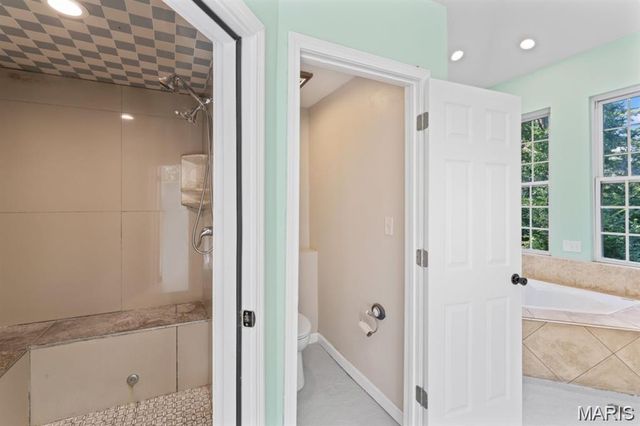 8 Balcon Estate, Creve Coeur, MO 63141