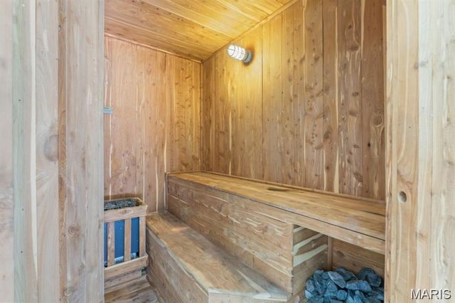 8 Balcon Estate, Creve Coeur, MO 63141