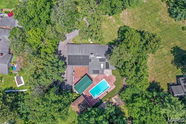 8 Balcon Estate, Creve Coeur, MO 63141