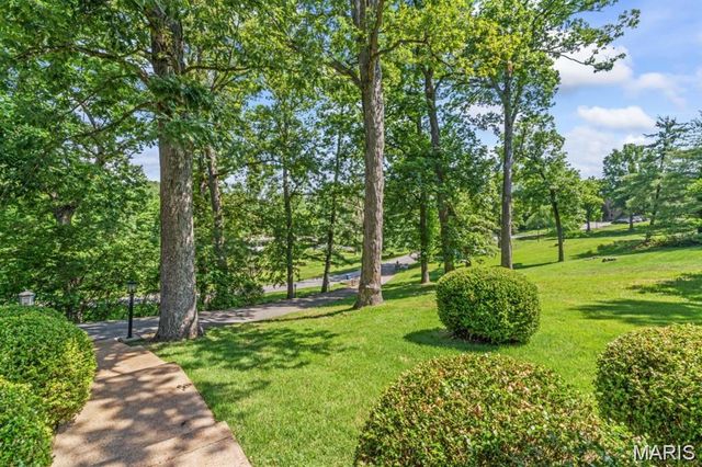 8 Balcon Estate, Creve Coeur, MO 63141
