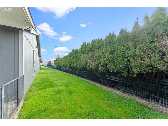 246 E HEMLOCK Dr, Gervais, OR 97026
