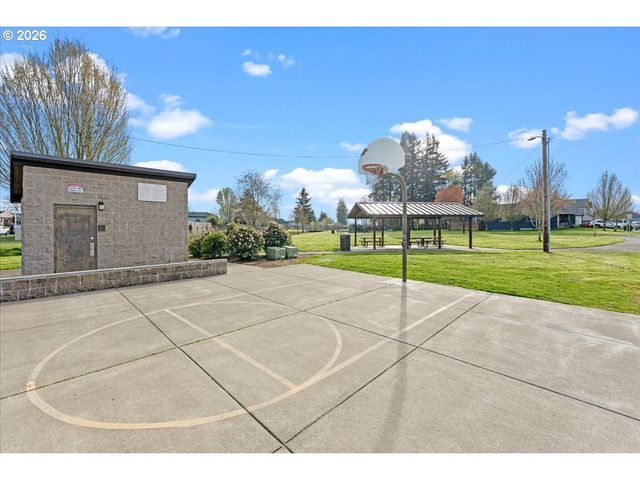 246 E HEMLOCK Dr, Gervais, OR 97026