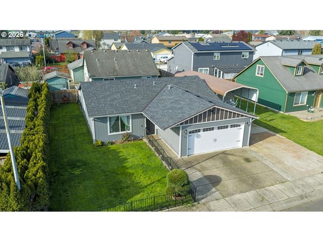 246 E HEMLOCK Dr, Gervais, OR 97026
