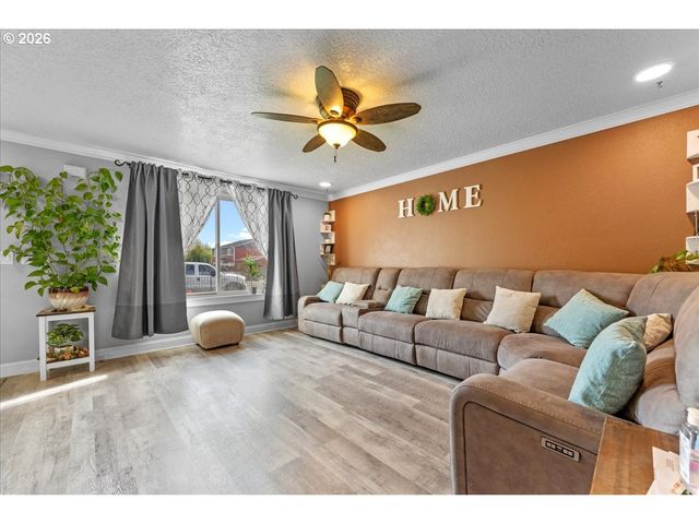 246 E HEMLOCK Dr, Gervais, OR 97026