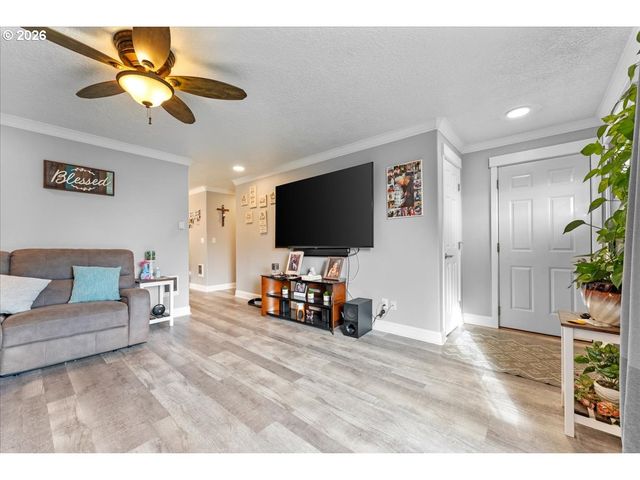 246 E HEMLOCK Dr, Gervais, OR 97026
