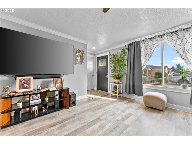 246 E HEMLOCK Dr, Gervais, OR 97026