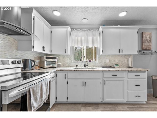 246 E HEMLOCK Dr, Gervais, OR 97026