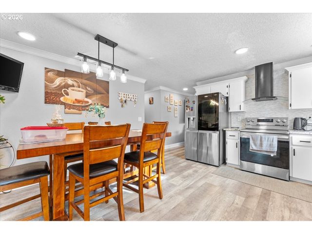 246 E HEMLOCK Dr, Gervais, OR 97026