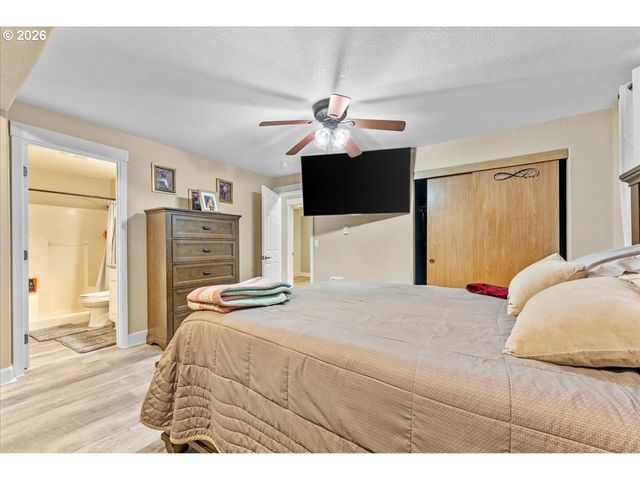 246 E HEMLOCK Dr, Gervais, OR 97026