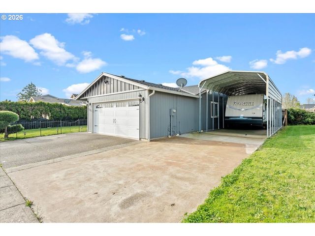 246 E HEMLOCK Dr, Gervais, OR 97026