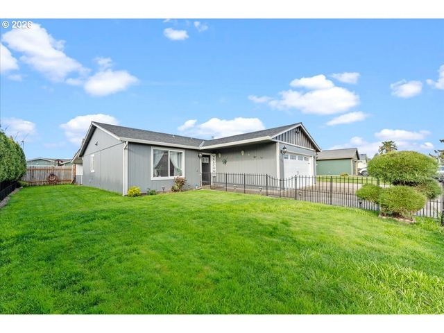 246 E HEMLOCK Dr, Gervais, OR 97026