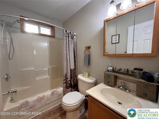 174 Teddyuscung Trail, Penn Forest Twp, PA 18210