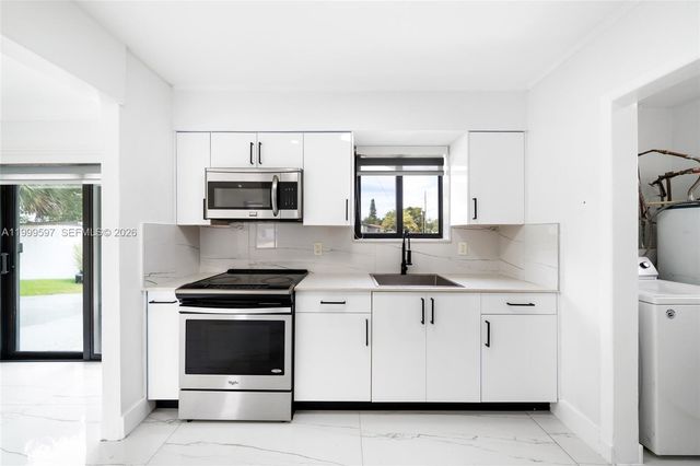 2401 SW 45th Ave, Fort Lauderdale, FL 33317