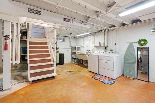2625 East Lawn Court, Madison, WI 53704