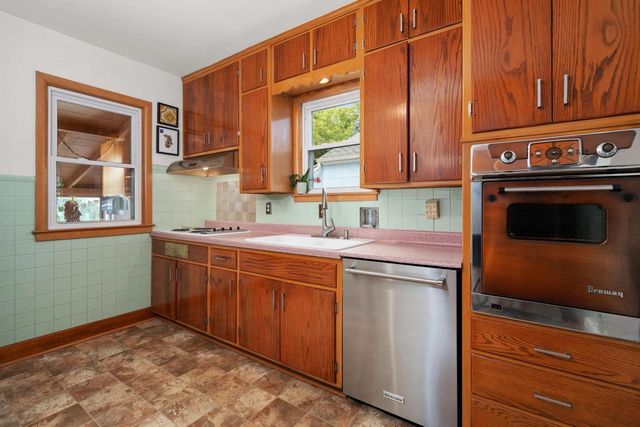 2625 East Lawn Court, Madison, WI 53704