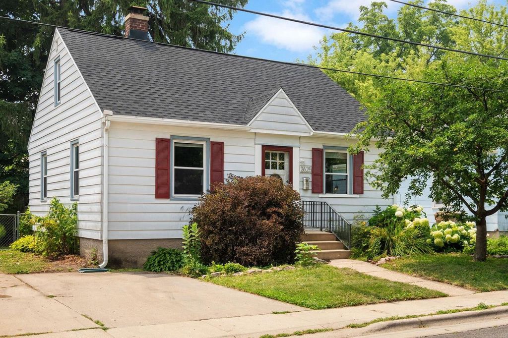 2625 East Lawn Court, Madison, WI 53704