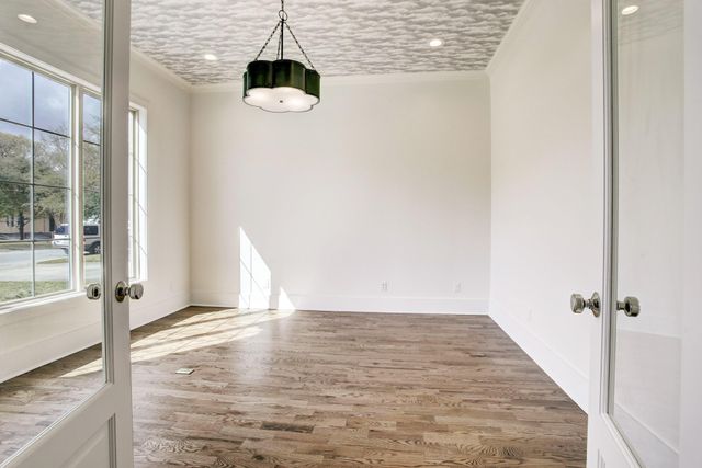 1514 Chantilly Lane, Houston, TX 77018