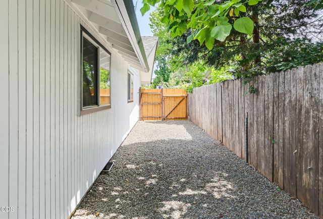 1451 Bluebonnet Avenue, Medford, OR 97504