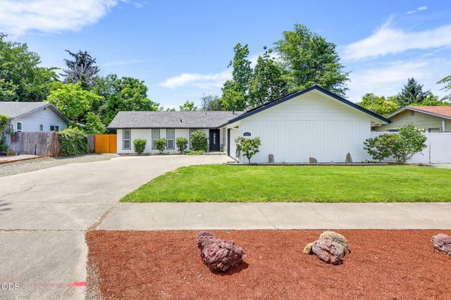 1451 Bluebonnet Avenue, Medford, OR 97504